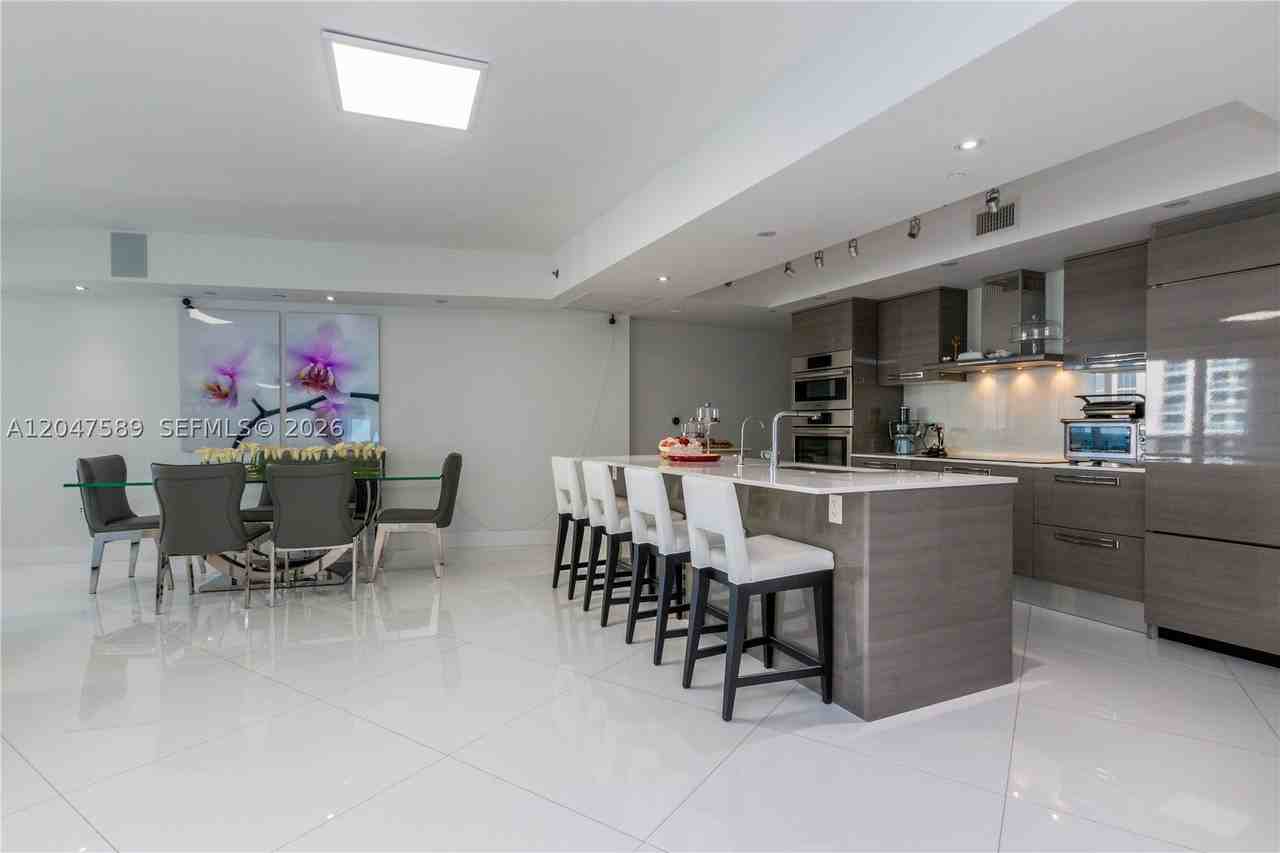 17201 Collins Ave #1807 - Photo 6 of 32