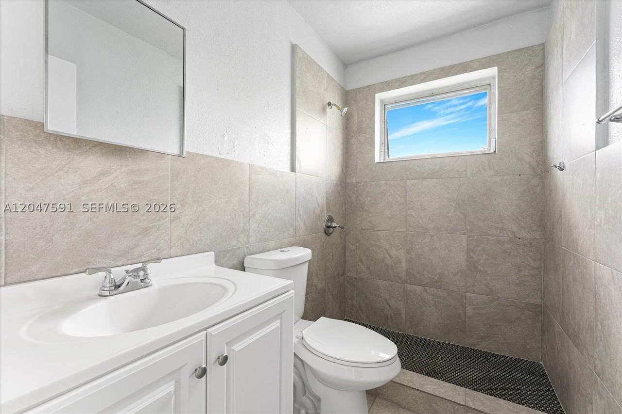 3255 W Flagler St #2 - Photo 4 of 8