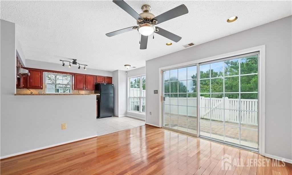 32 Cabot Way - Photo 7 of 16