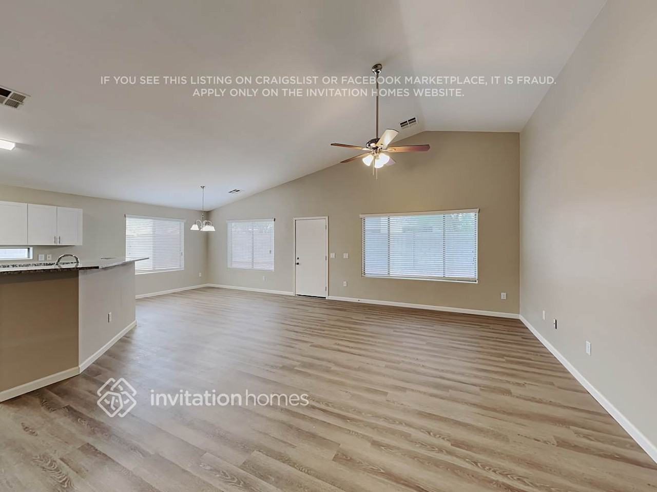 11258 W Locust Ln - Photo 4 of 18