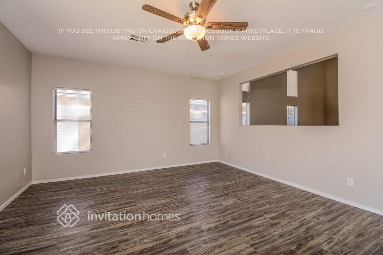 10237 W Chipman Rd - Photo 2 of 15