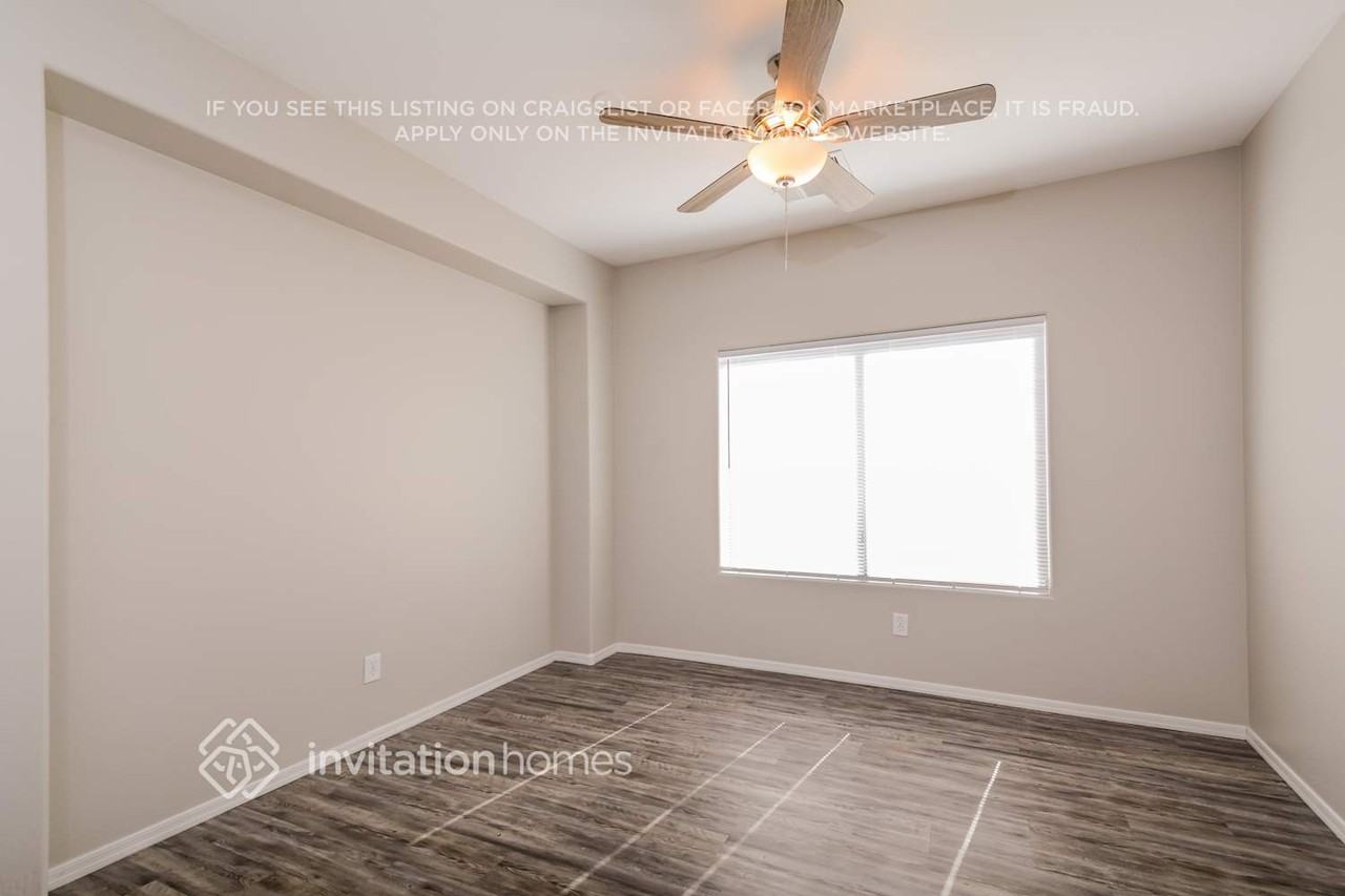 10237 W Chipman Rd - Photo 6 of 15