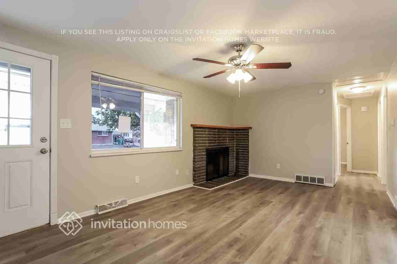 250 Aspen Dr - Photo 2 of 15
