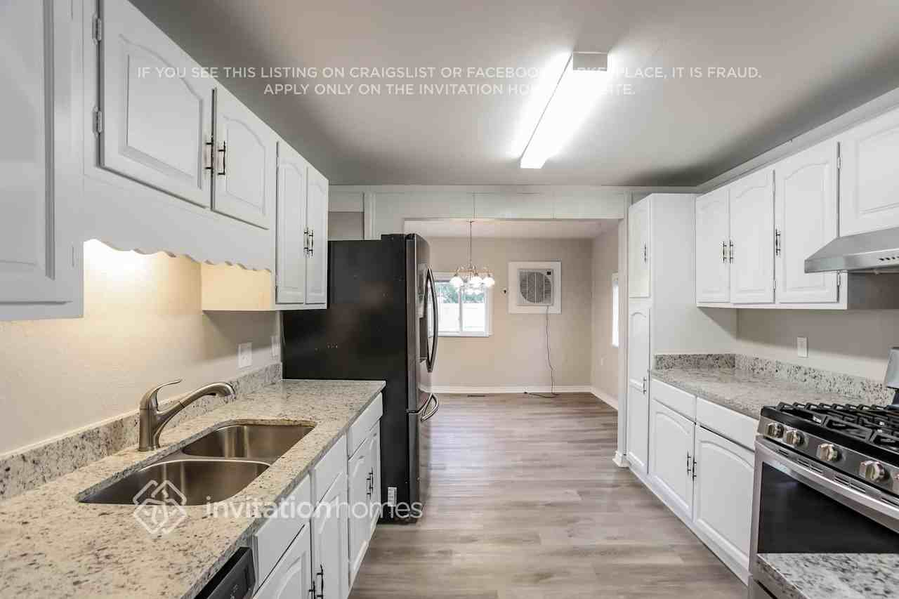 250 Aspen Dr - Photo 4 of 15