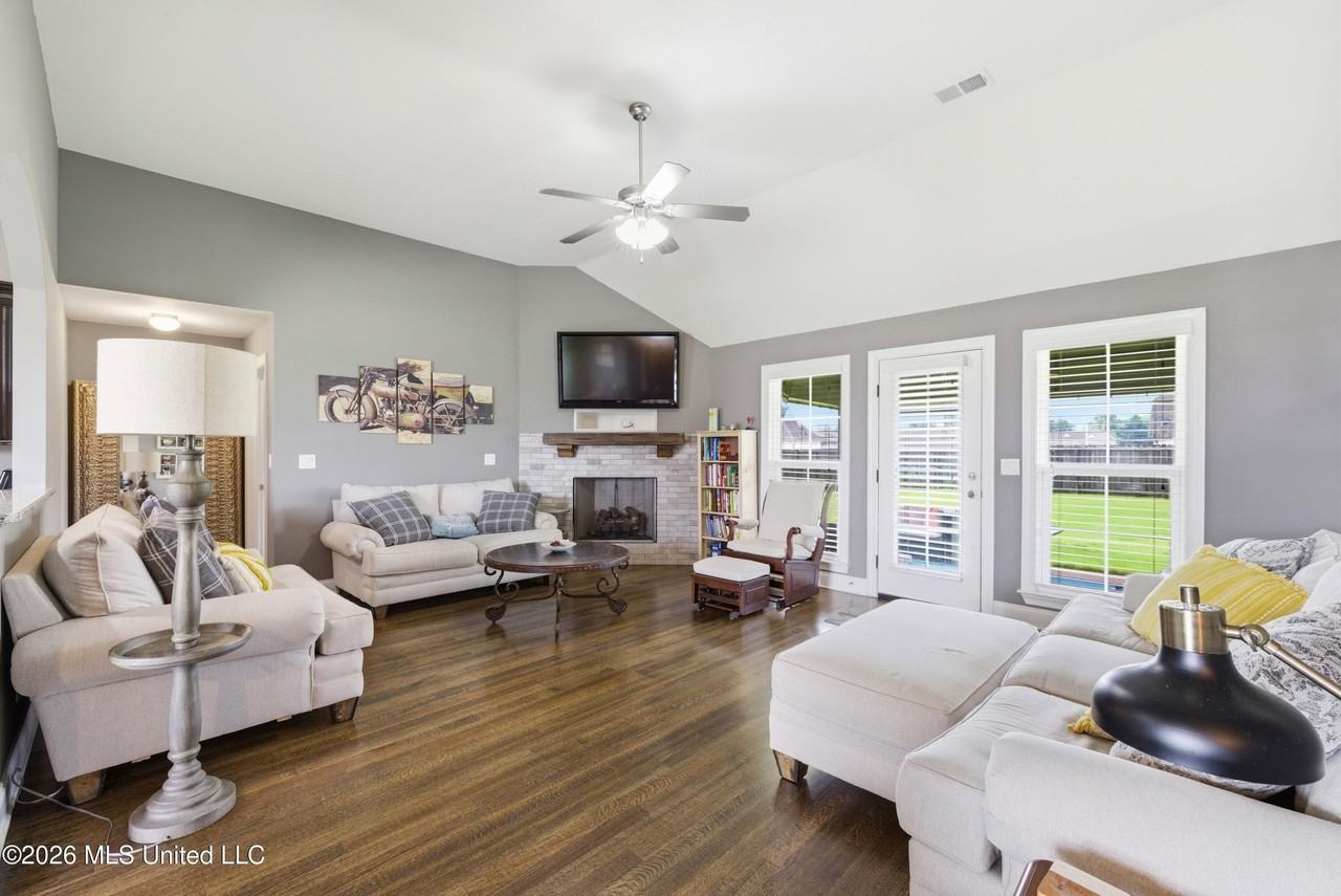 5353 Keating Dr - Photo 6 of 36