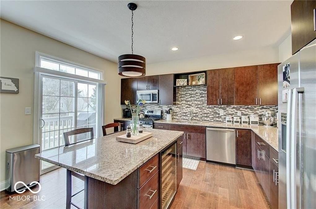 333 Alden Way - Photo 3 of 20