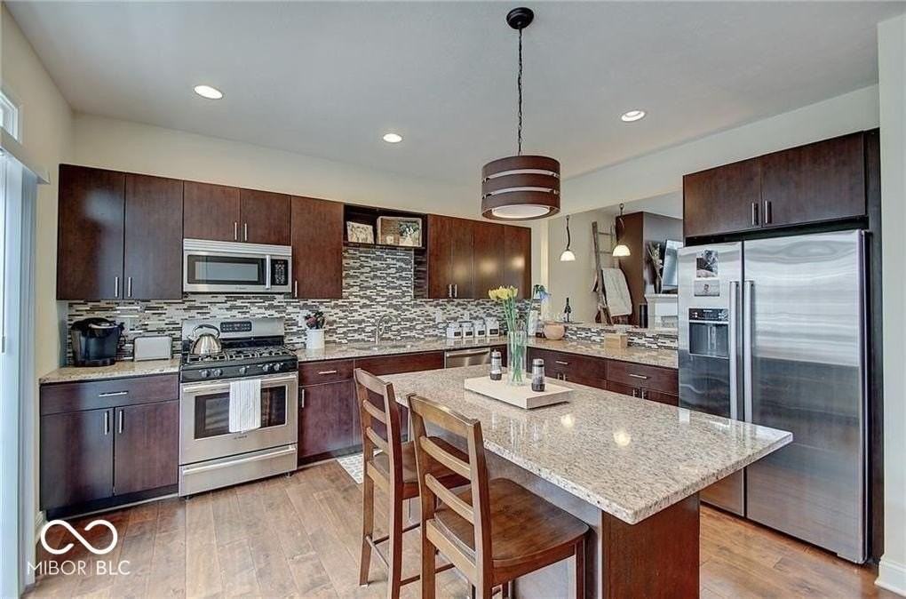 333 Alden Way - Photo 5 of 20