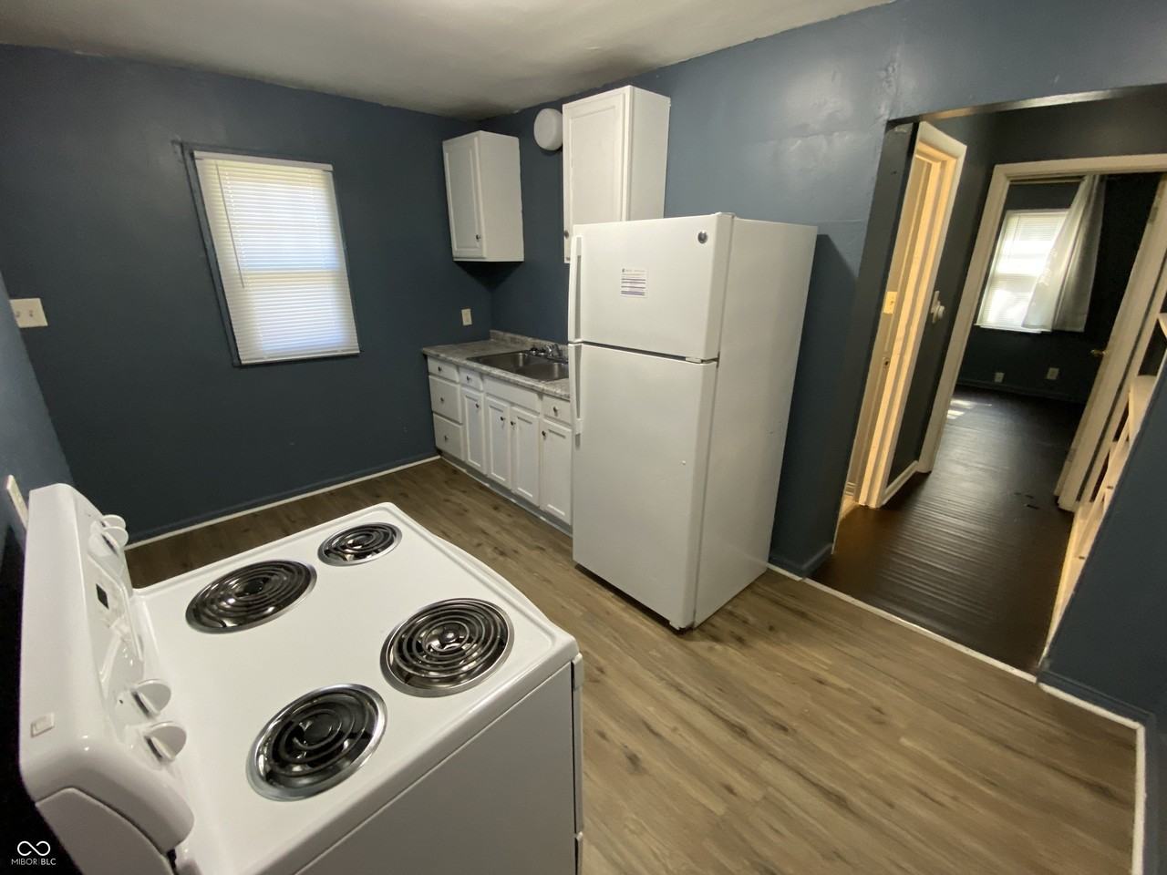 1111 Medford Ave - Photo 4 of 10