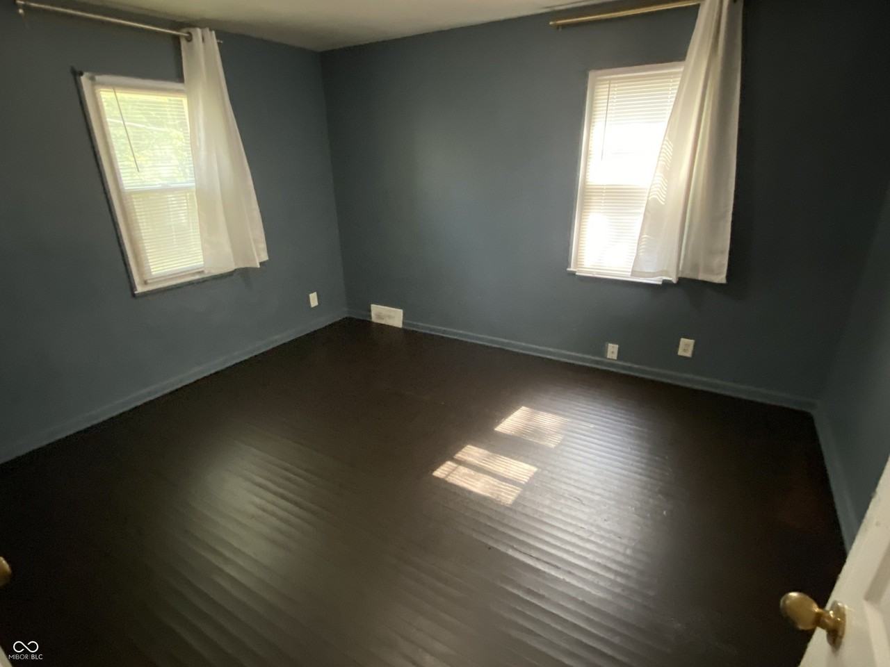 1111 Medford Ave - Photo 6 of 10