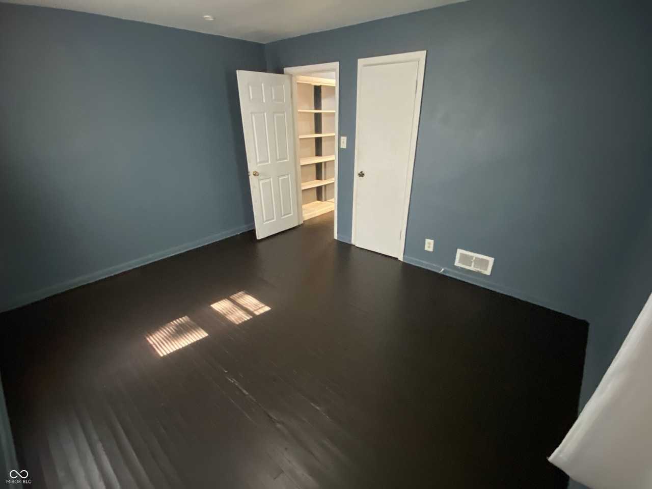 1111 Medford Ave - Photo 7 of 10