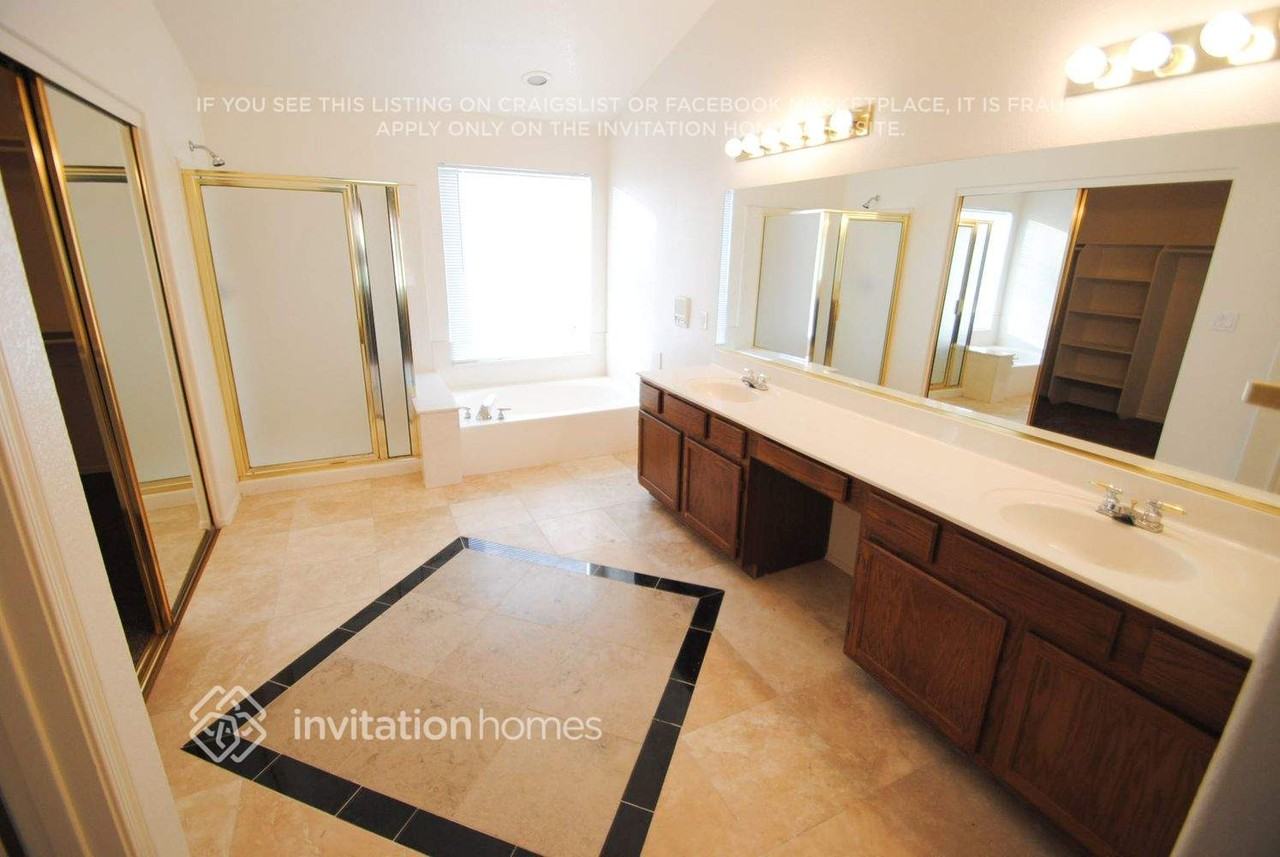 11411 W Primrose Dr - Photo 3 of 9