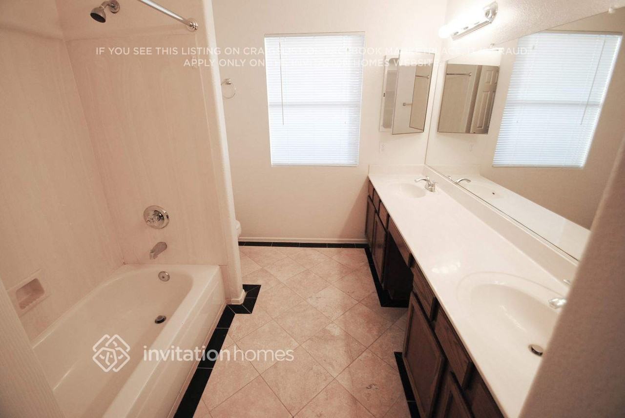 11411 W Primrose Dr - Photo 7 of 9