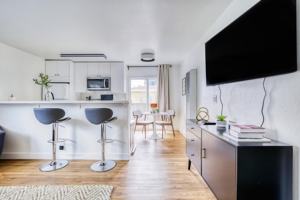 featured image of 128 E Reed St