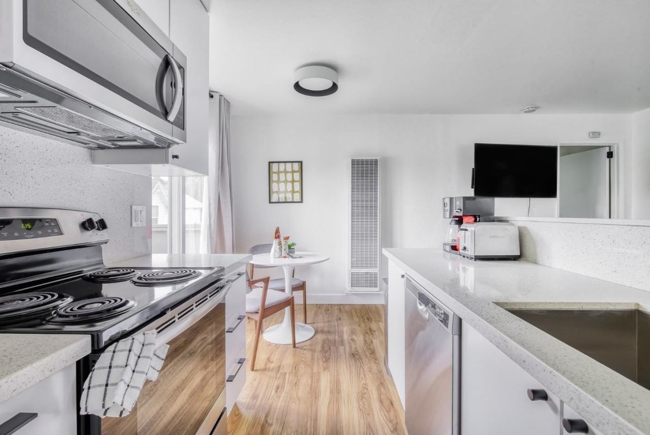128 E Reed St - Photo 4 of 18