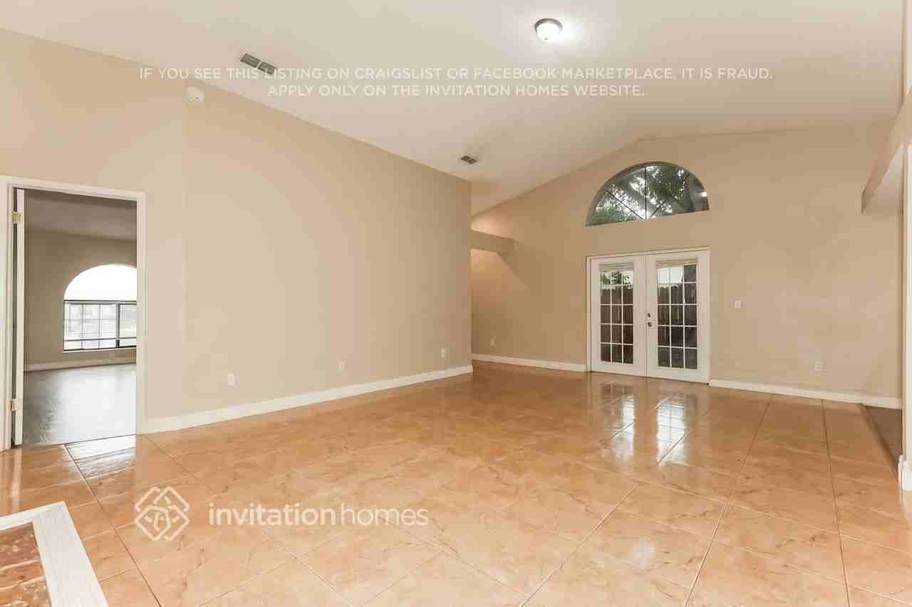 1003 Pinehaven Ct - Photo 5 of 17