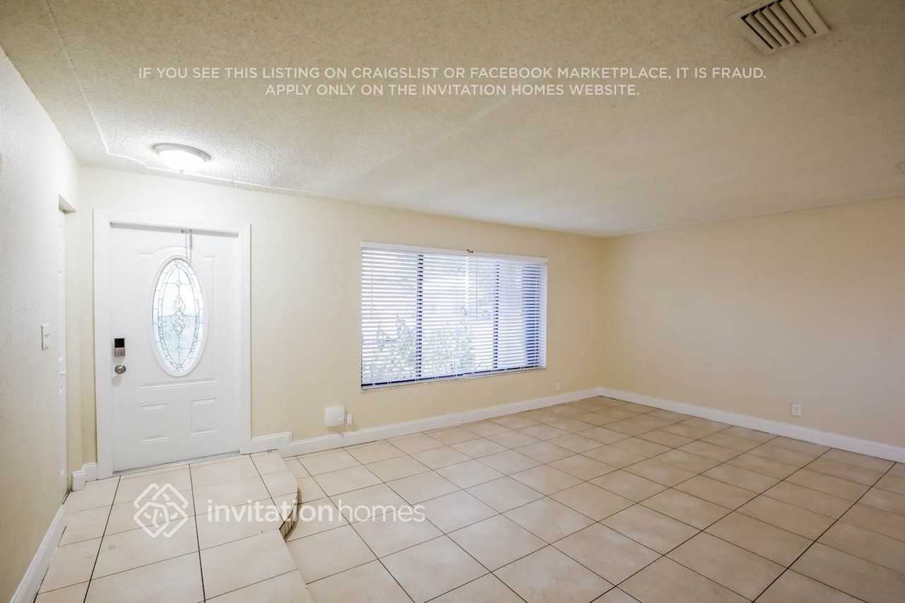 11171 Nw 36th St - Photo 3 of 17