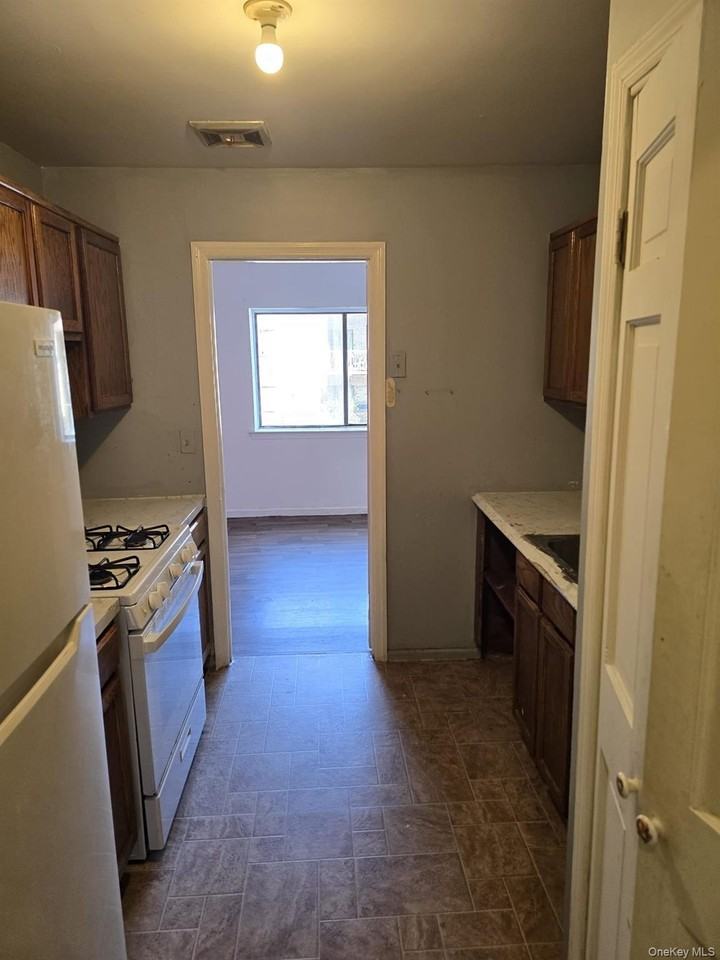520 Kennedy Dr #520 - Photo 5 of 10
