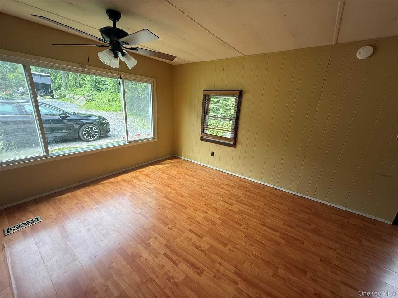 20 Tanglewood Park Dr - Photo 4 of 14