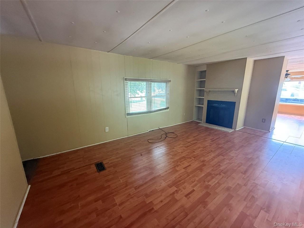 20 Tanglewood Park Dr - Photo 5 of 14