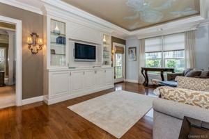 featured image of 1105 Roosevelt Way