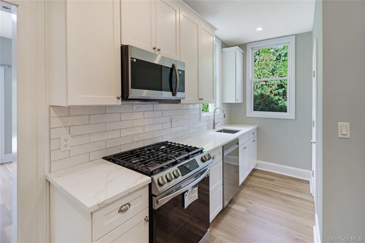 52 Sickles Ave - Photo 2 of 36