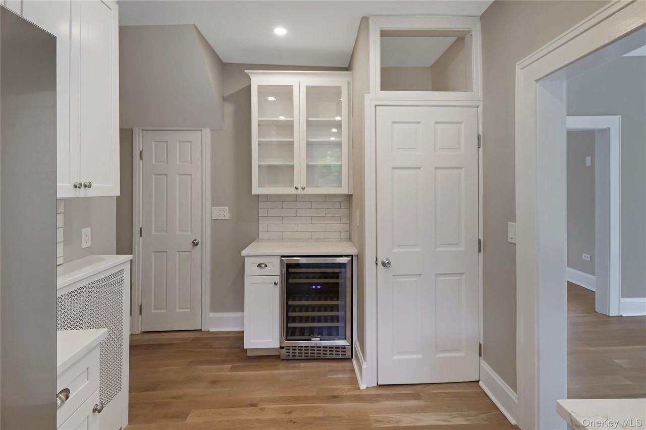 52 Sickles Ave - Photo 4 of 36