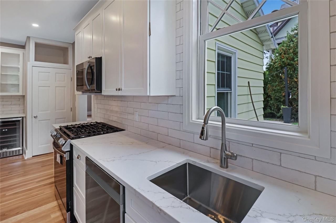 52 Sickles Ave - Photo 5 of 36