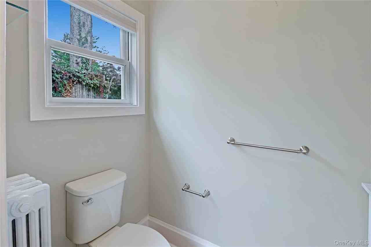 52 Sickles Ave - Photo 7 of 36