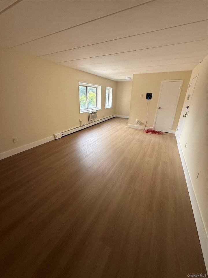 2035 Central Park Ave #2M - Photo 5 of 10