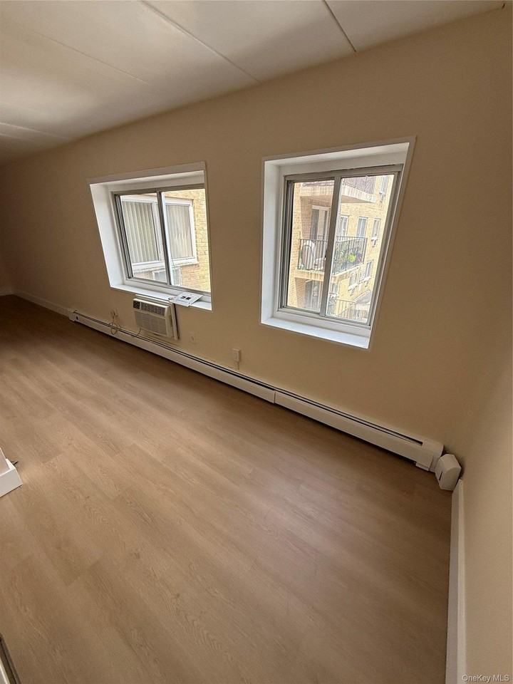 2035 Central Park Ave #2M - Photo 7 of 10