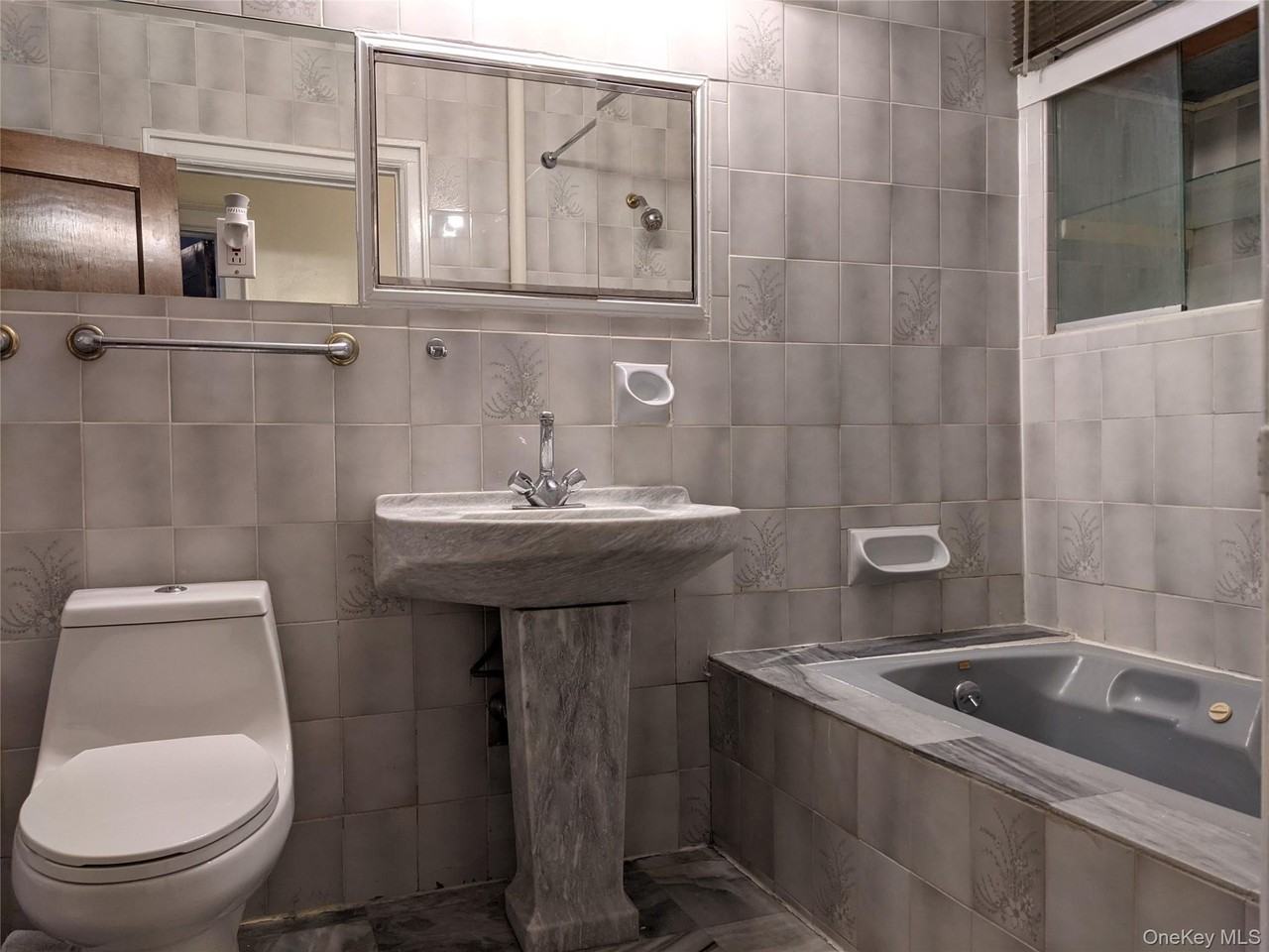 26 Coligni Ave #2-1 - Photo 7 of 11