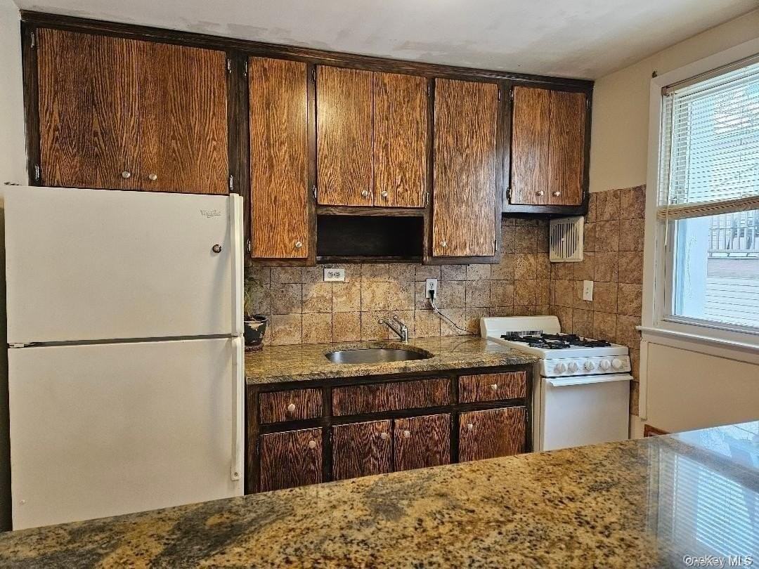 560 E Broadway #SIDE - Photo 5 of 9