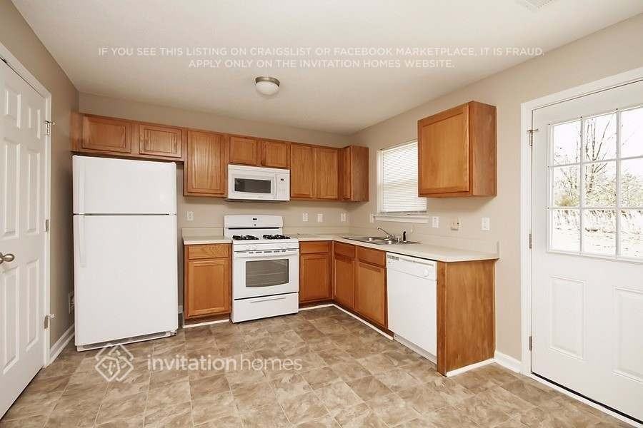 4937 Bryant Dr - Photo 6 of 15