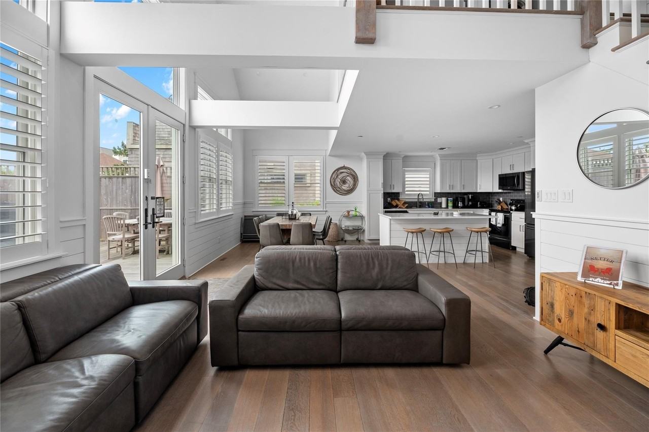 386 Dehnhoff Walk - Photo 3 of 11