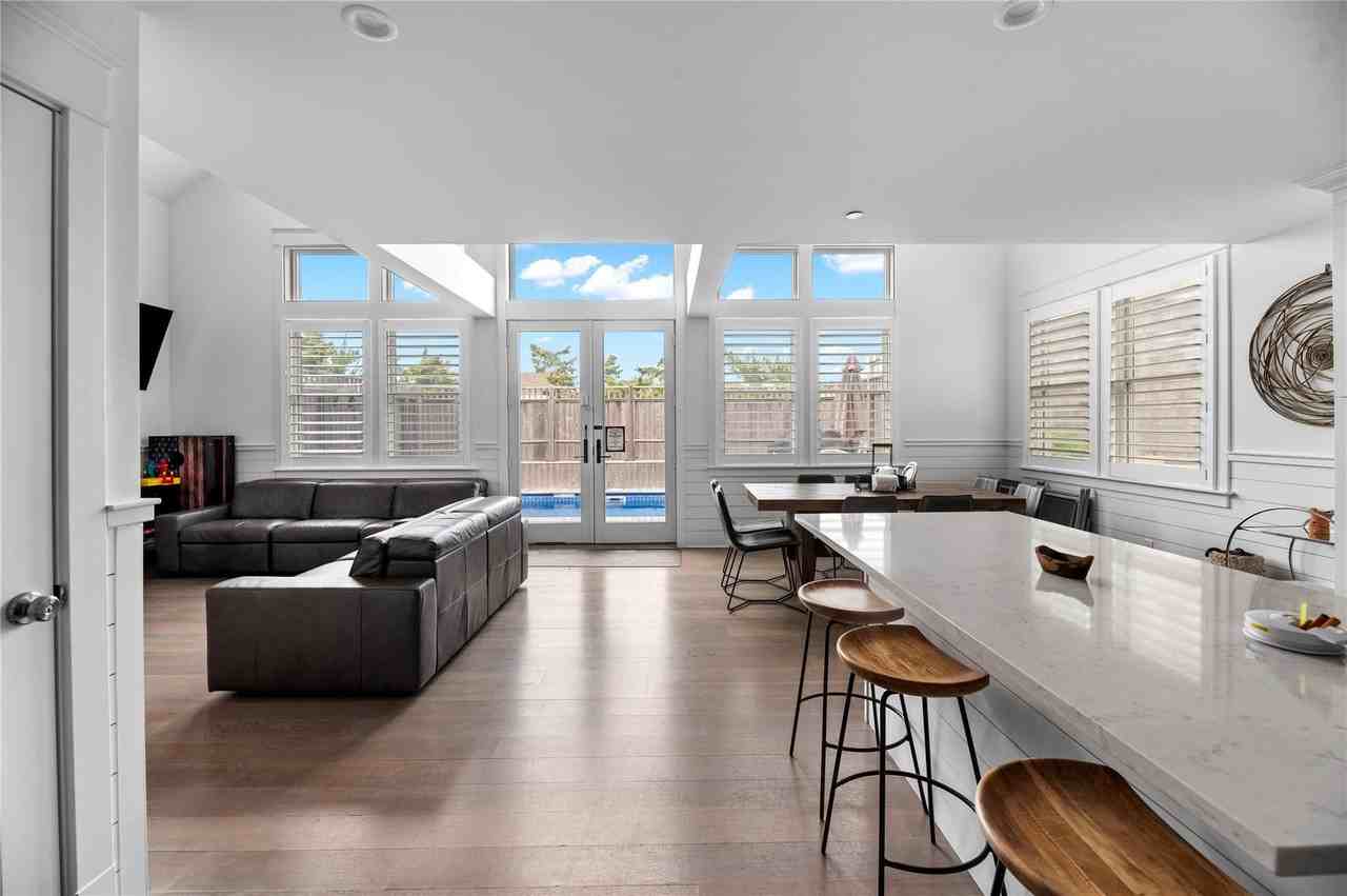 386 Dehnhoff Walk - Photo 4 of 11