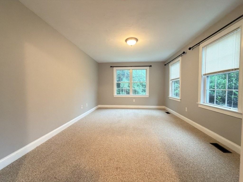 215 Main St - Photo 5 of 40