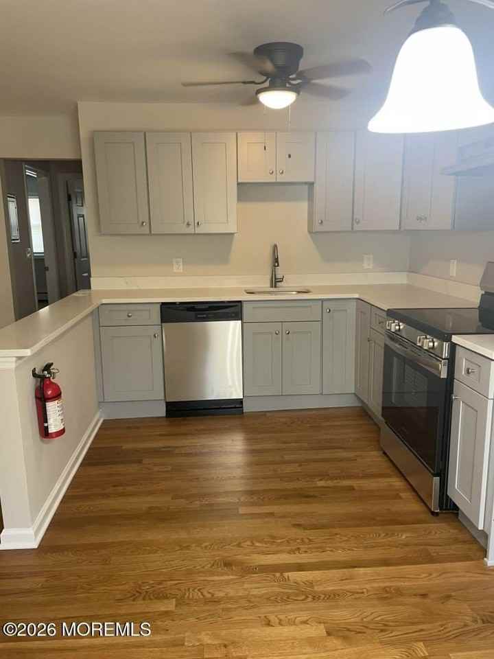 735 Greens Ave #19A - Photo 2 of 12