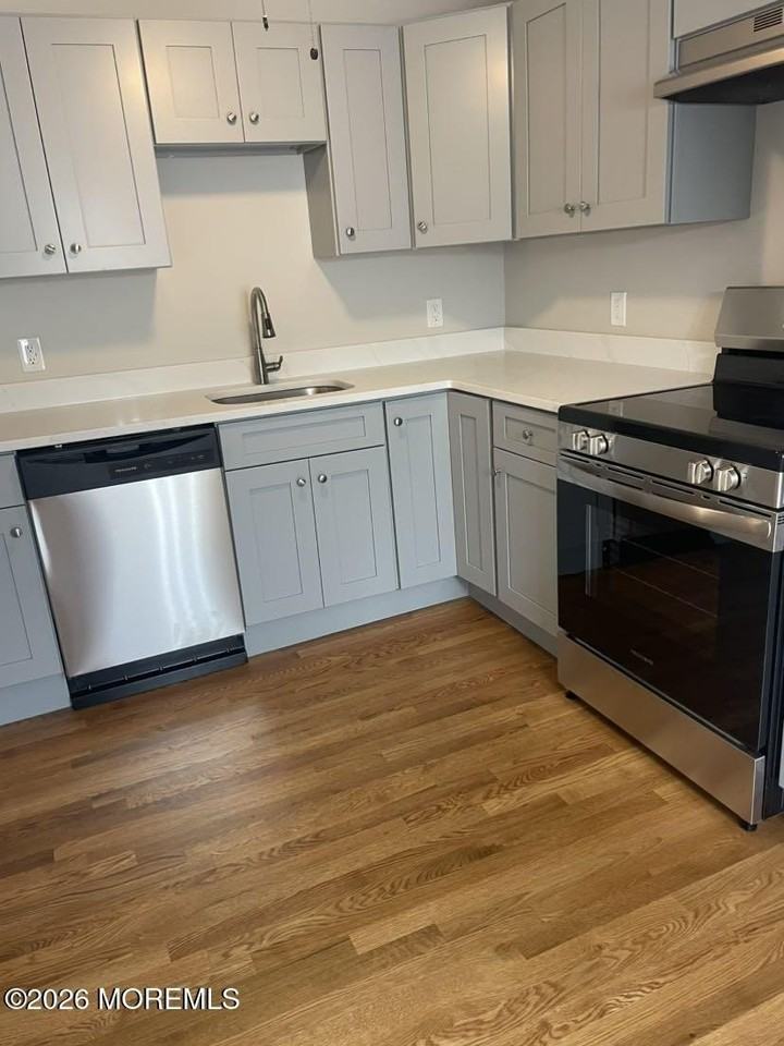 735 Greens Ave #19A - Photo 4 of 12