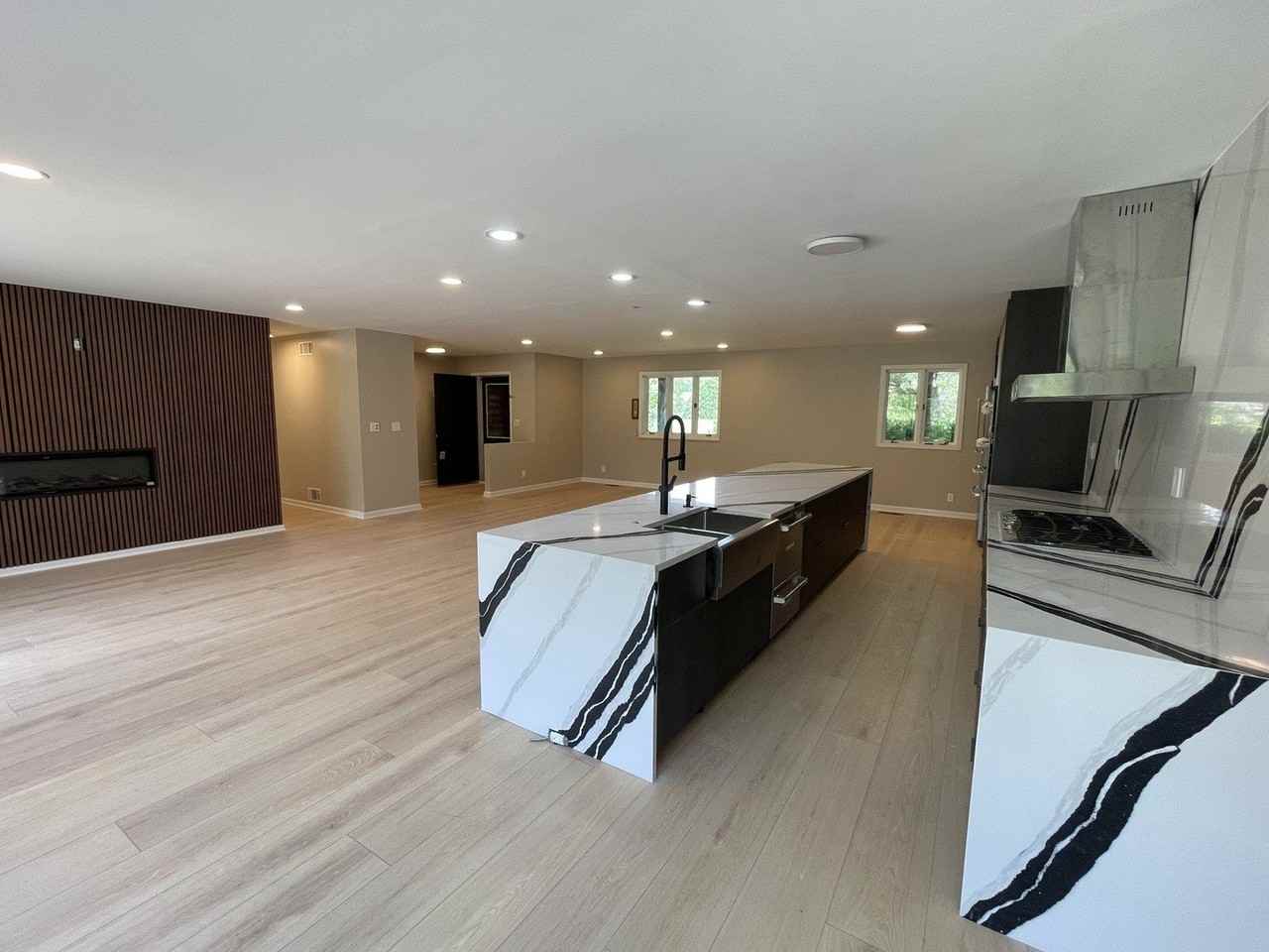 11110 Highland Dr - Photo 4 of 8
