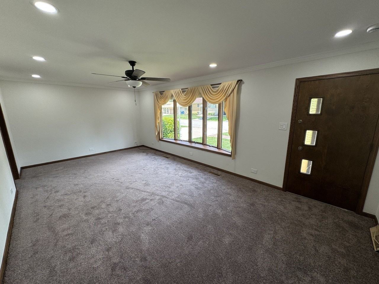 11920 S Springfield Ave - Photo 2 of 5