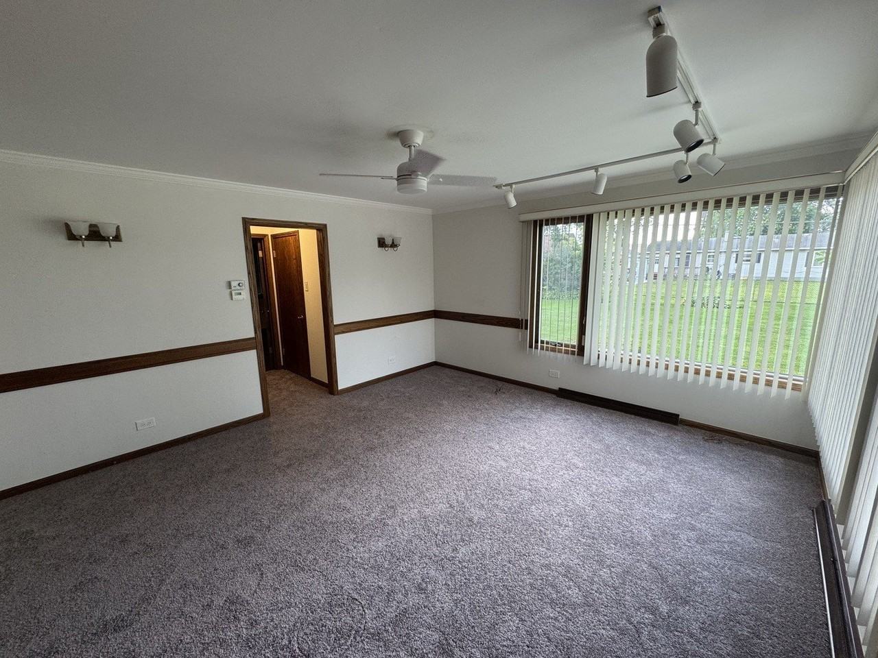 11920 S Springfield Ave - Photo 3 of 5