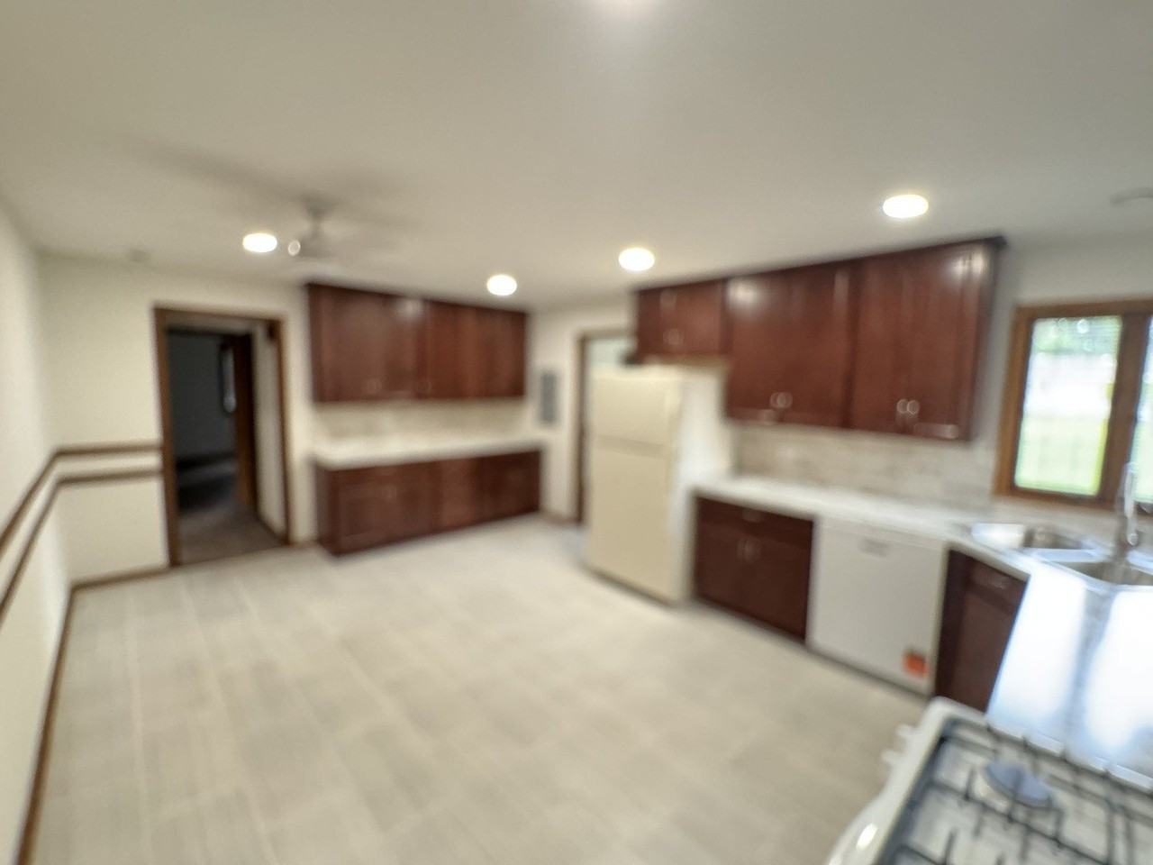 11920 S Springfield Ave - Photo 4 of 5
