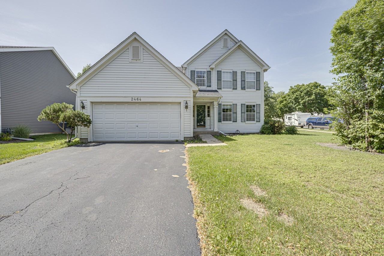 2464 Blue Spruce Ln - Photo 2 of 32