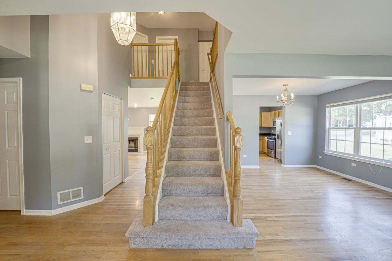 2464 Blue Spruce Ln - Photo 3 of 32