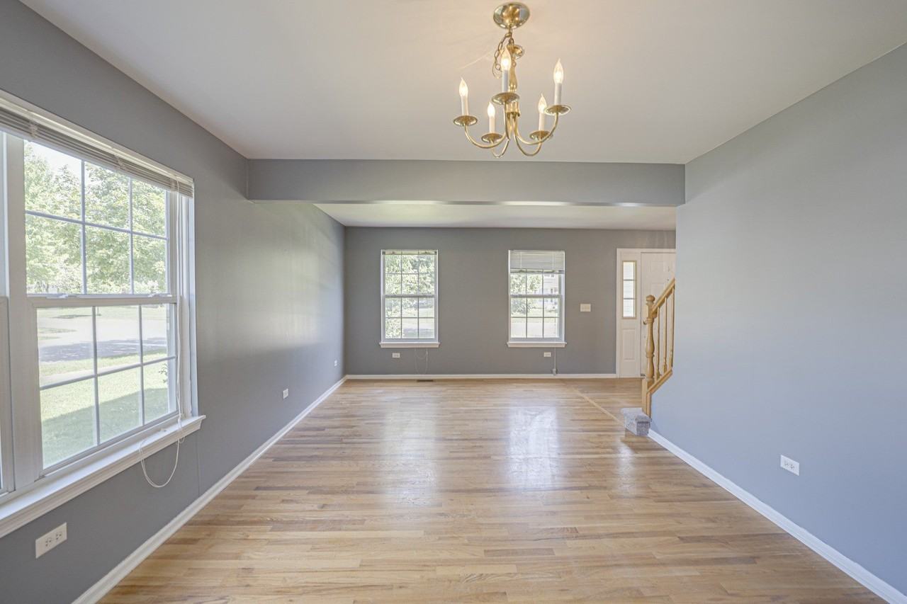 2464 Blue Spruce Ln - Photo 5 of 32