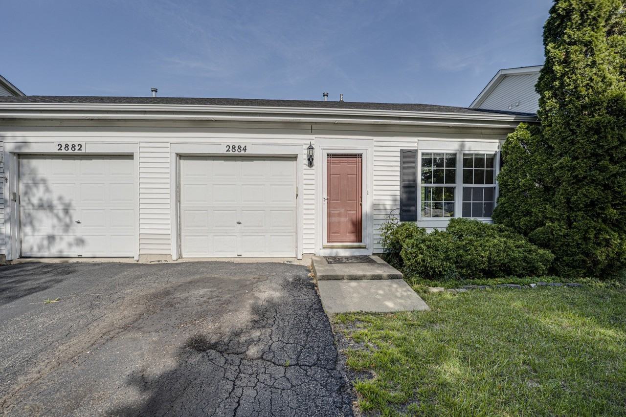 2884 Cedar Glade Dr - Photo 2 of 15