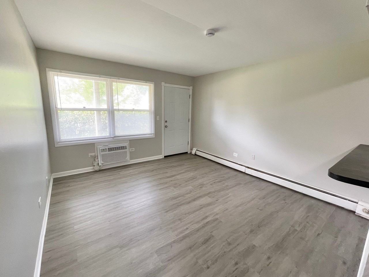 1940 Mark Ave #4 - Photo 5 of 8