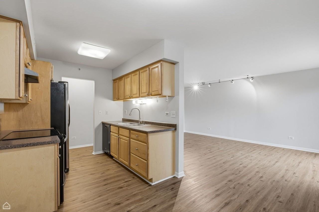916 Casey Ct #30-06 - Photo 5 of 14