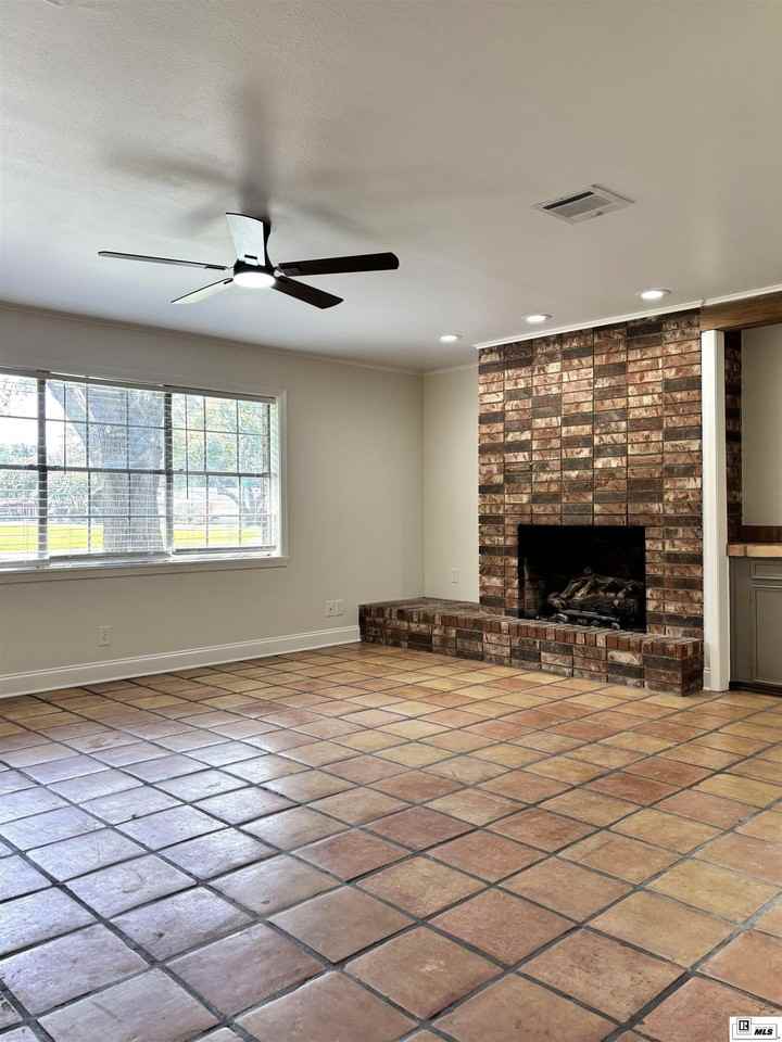 2411 Emerson St - Photo 3 of 13