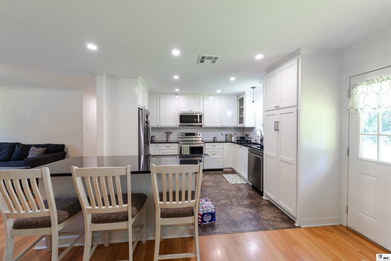 4035 Tisdale Rd - Photo 5 of 30